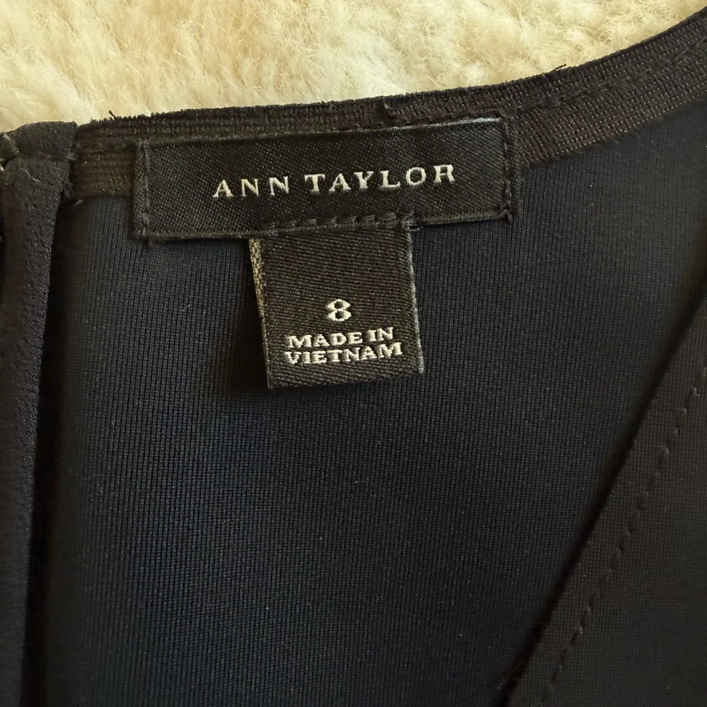 ANN TAYLOR BLACK V-NECK SHEATH DRESS SIDE PANELS SIZE 8 - Picture 8 of 8